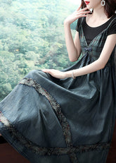 Vestido ajustado de algodón vaquero con tirantes finos, escote en V azul, diseño de patchwork arrugado y dobladillo extragrande